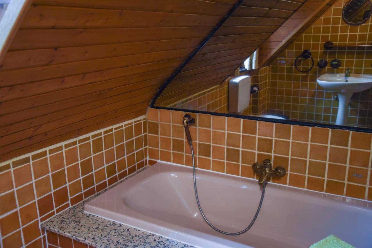 Gastehaus Eponada Villa Weisel ภายนอก รูปภาพ