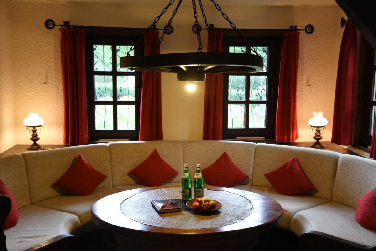 Gastehaus Eponada Villa Weisel ภายนอก รูปภาพ