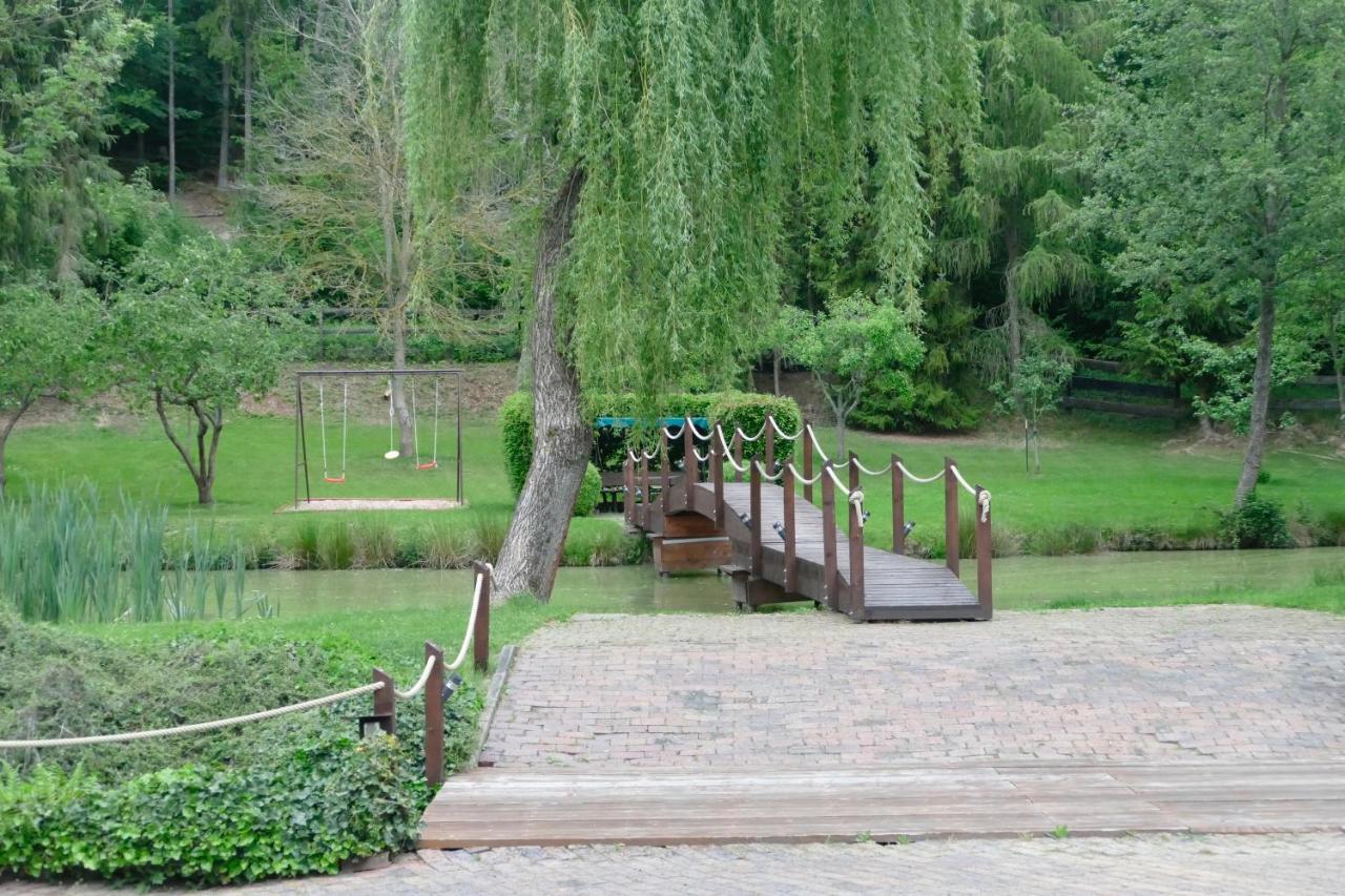 Gastehaus Eponada Villa Weisel ภายนอก รูปภาพ