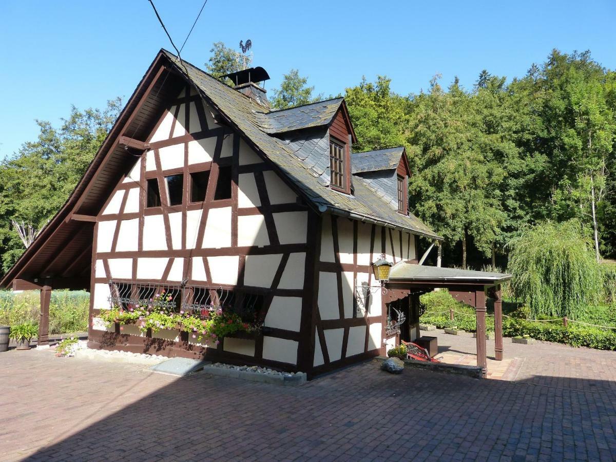 Gastehaus Eponada Villa Weisel ภายนอก รูปภาพ