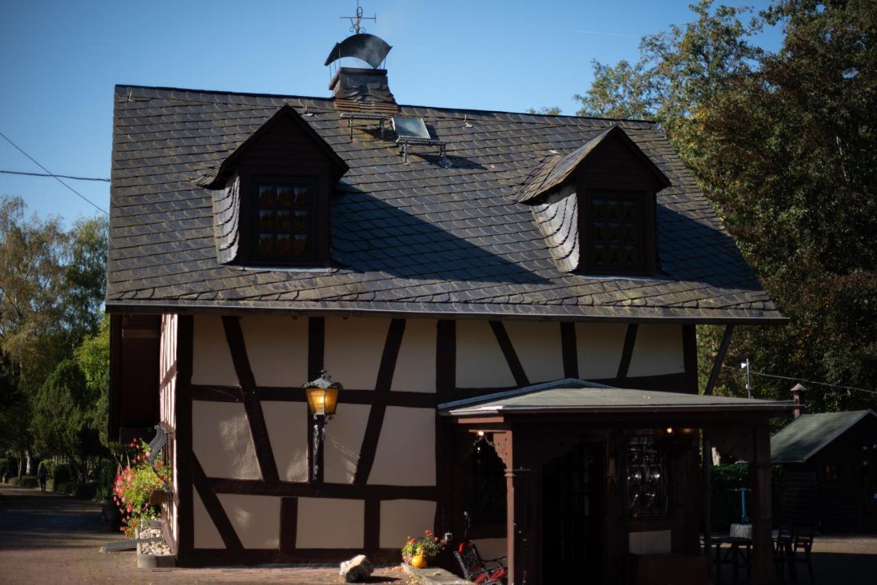Gastehaus Eponada Villa Weisel ภายนอก รูปภาพ